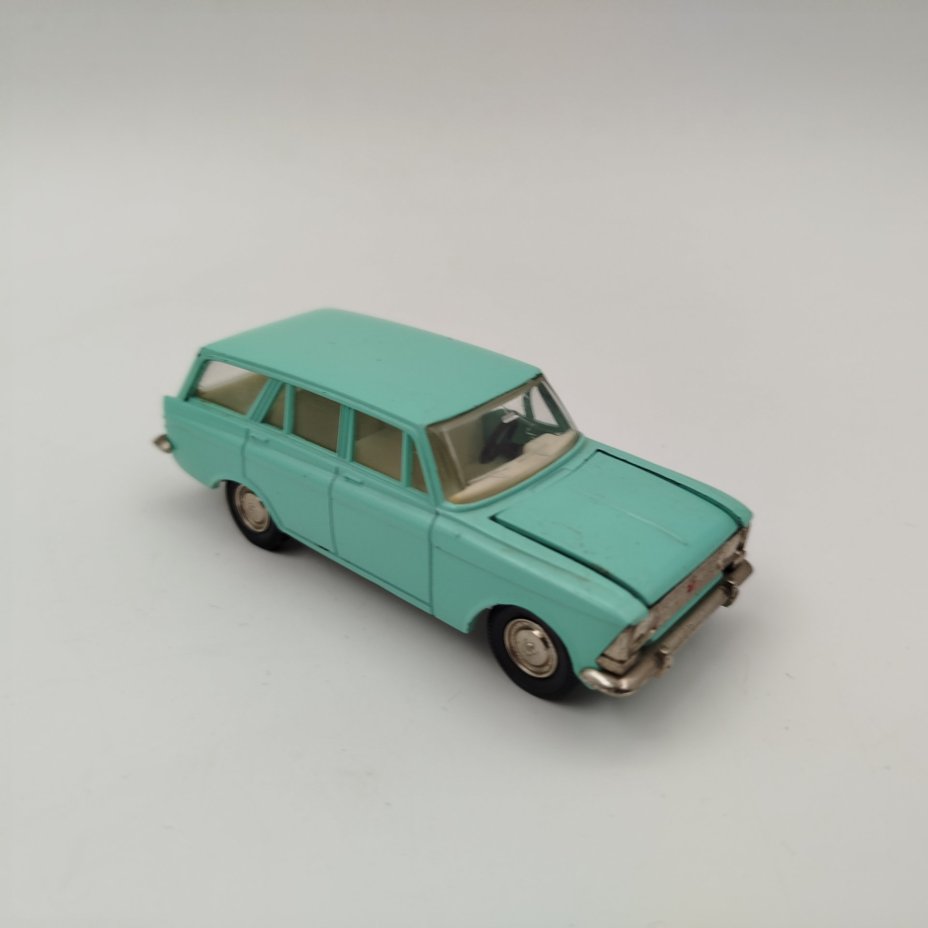 Масштабная модель автомобиля  "Москвич 427" в зеленом цвете, 1:43, модель А4, Саратовский завод «Тантал», металл, пластик, СССР, 1974-1978 гг.
