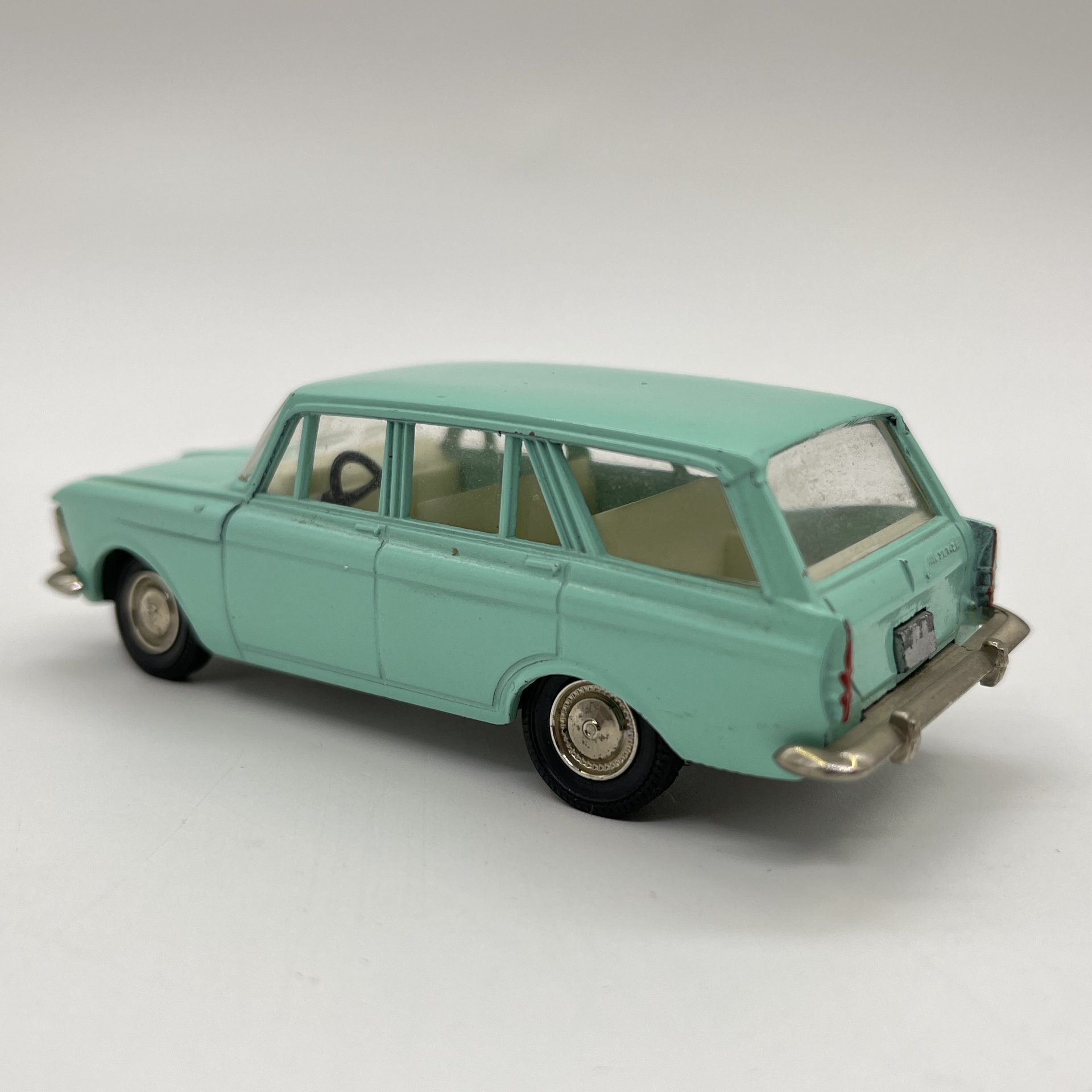 Масштабная модель автомобиля  "Москвич 427" в зеленом цвете, 1:43, модель А4, Саратовский завод «Тантал», металл, пластик, СССР, 1974-1978 гг.