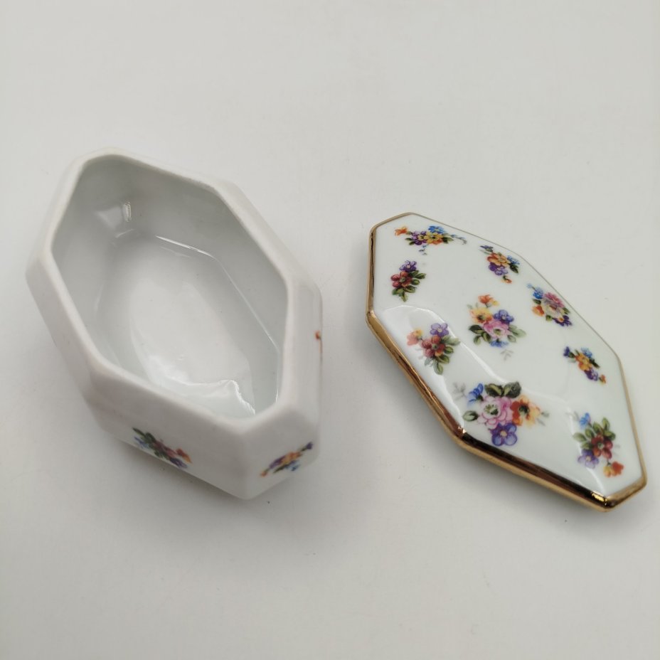 Шкатулка с цветочным декором, фарфор, деколь, золочение, Paul Pastaud, Limoges France, Франция, 1970-1990 гг., Paul Pastaud