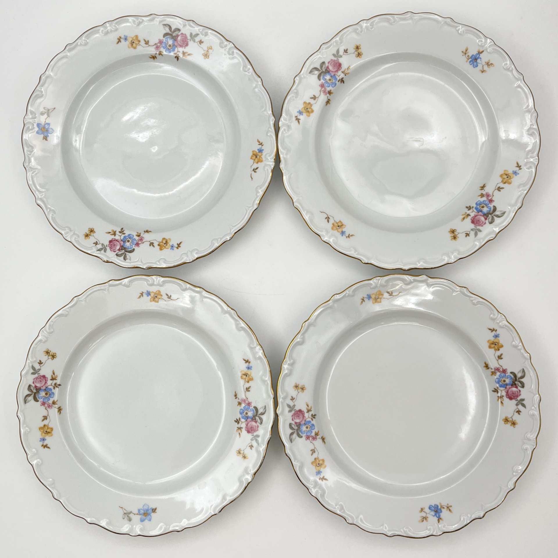 Набор десертных тарелок с цветочным и рельефным декором на 4 персоны