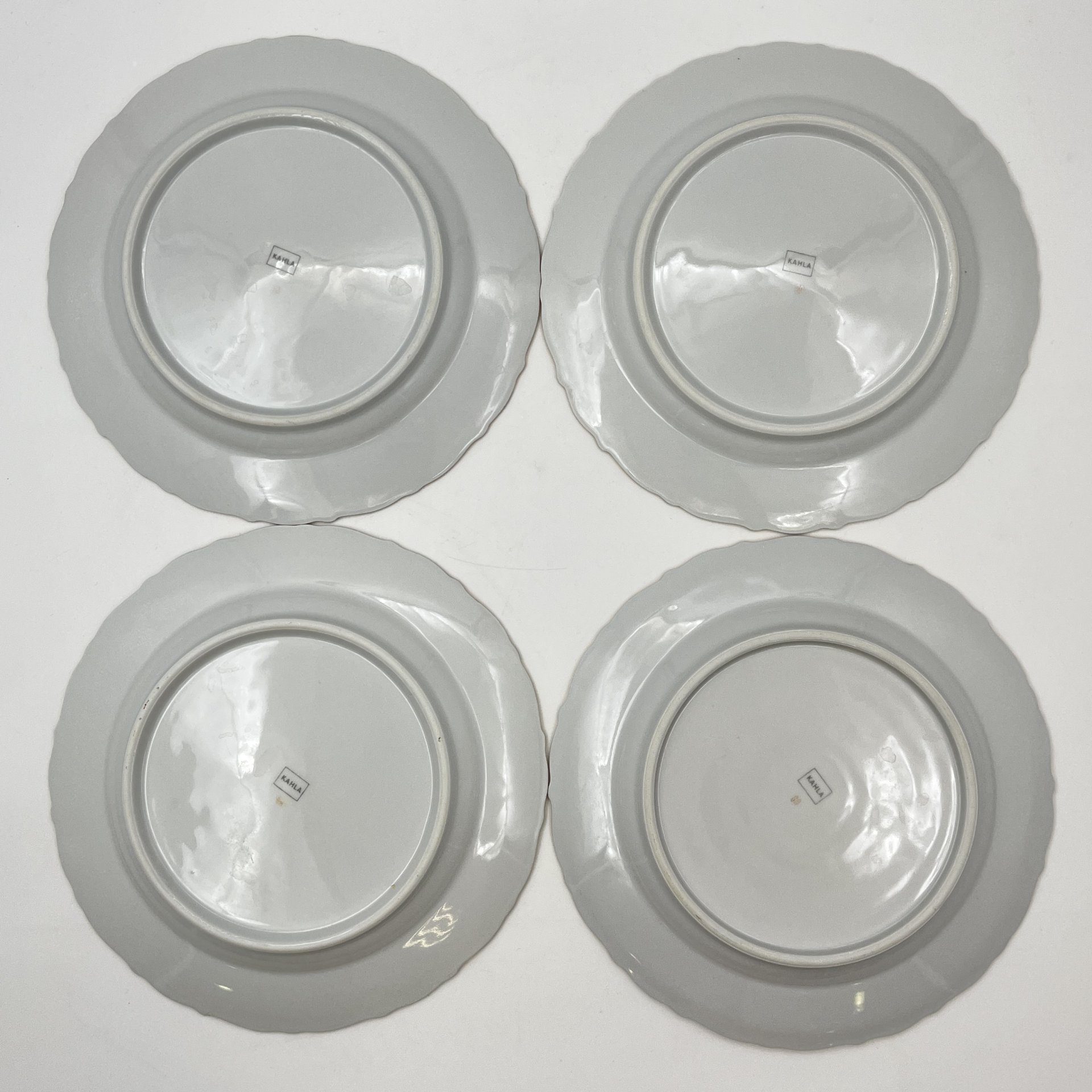 Набор десертных тарелок с цветочным и рельефным декором на 4 персоны