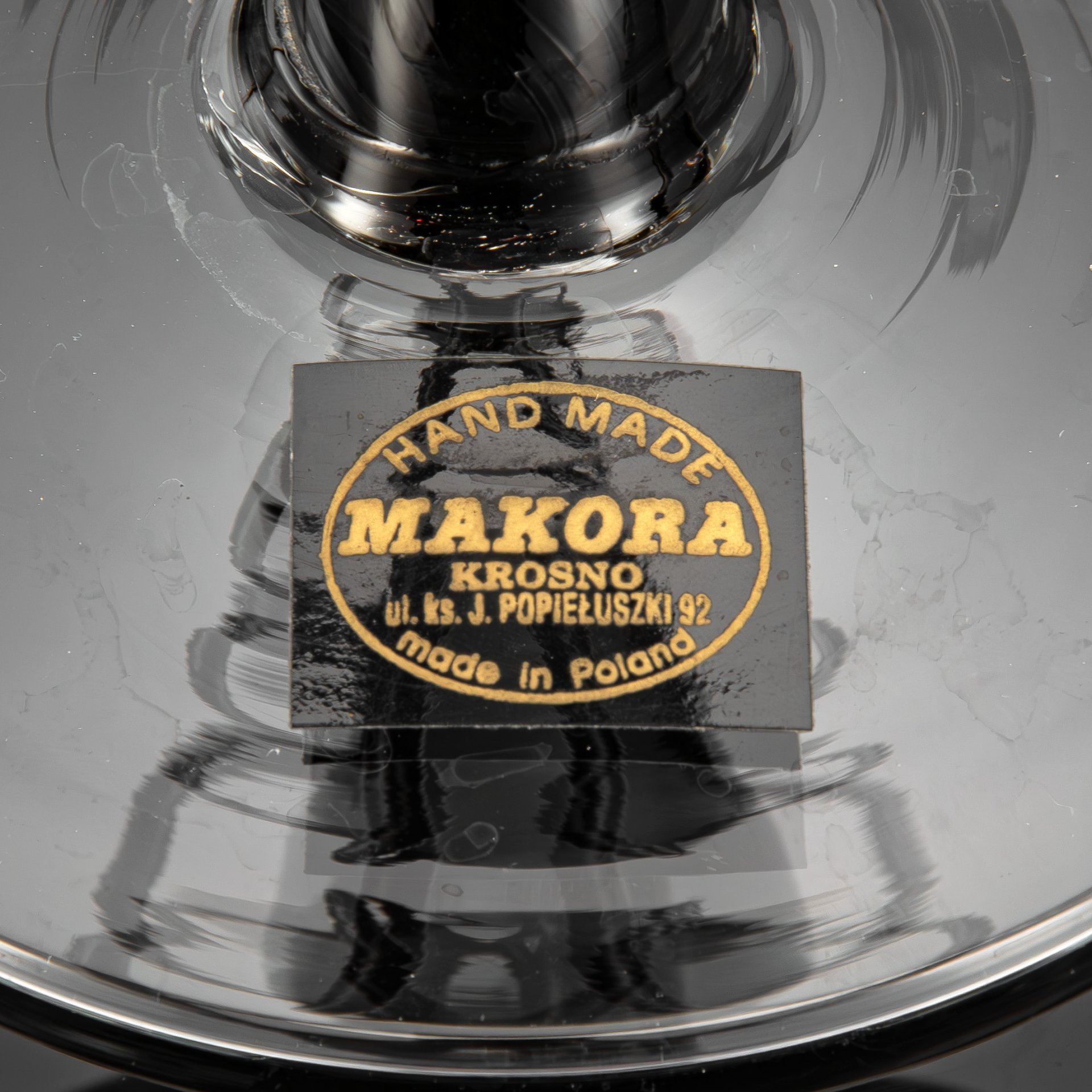 Ваза в форме шара молочного цвета на фигурной ножке (высокая), Makora Krosno