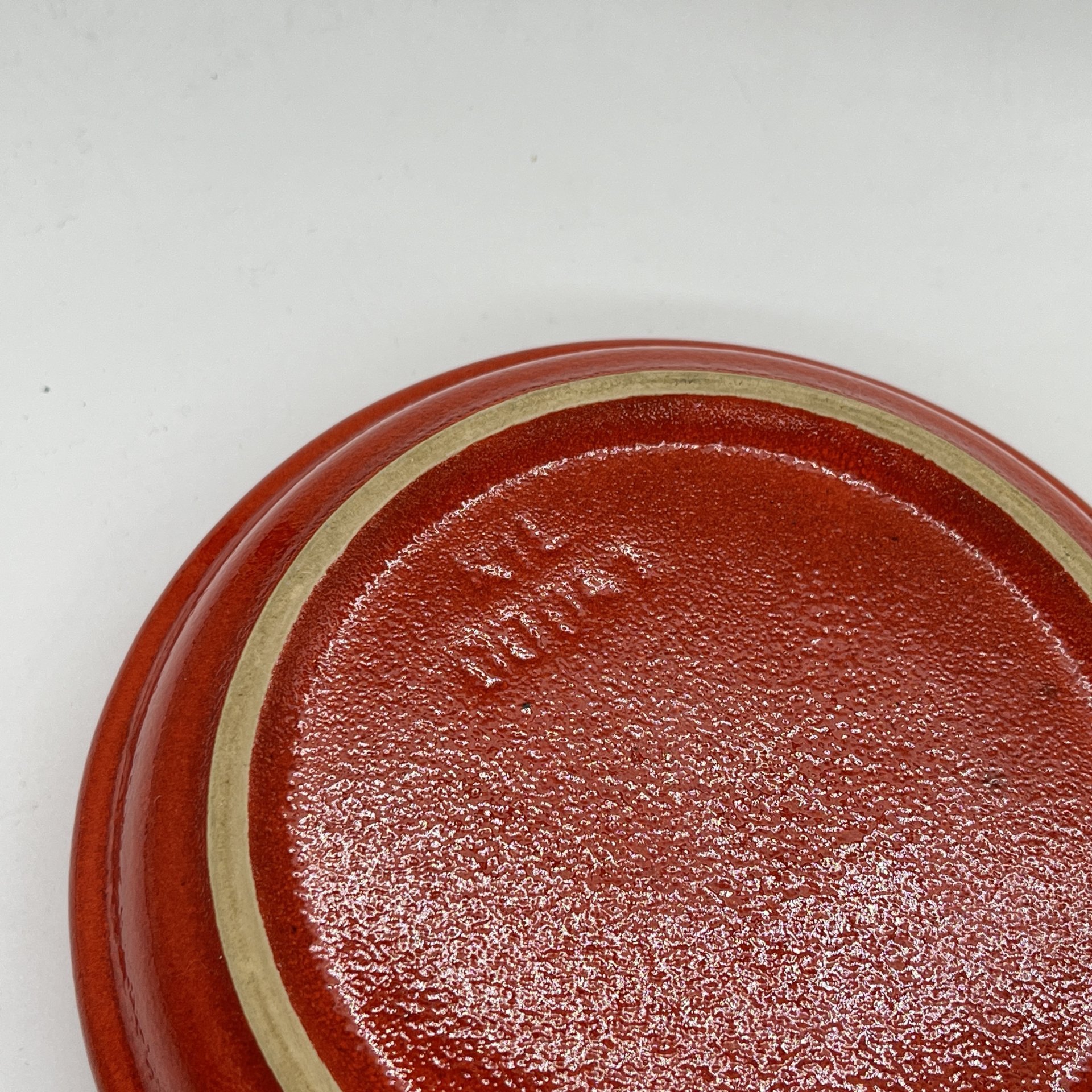 Сервировочная тарелка с ручкой красного оттенка, Kil, керамика, Югославия, 1970-1980 гг.