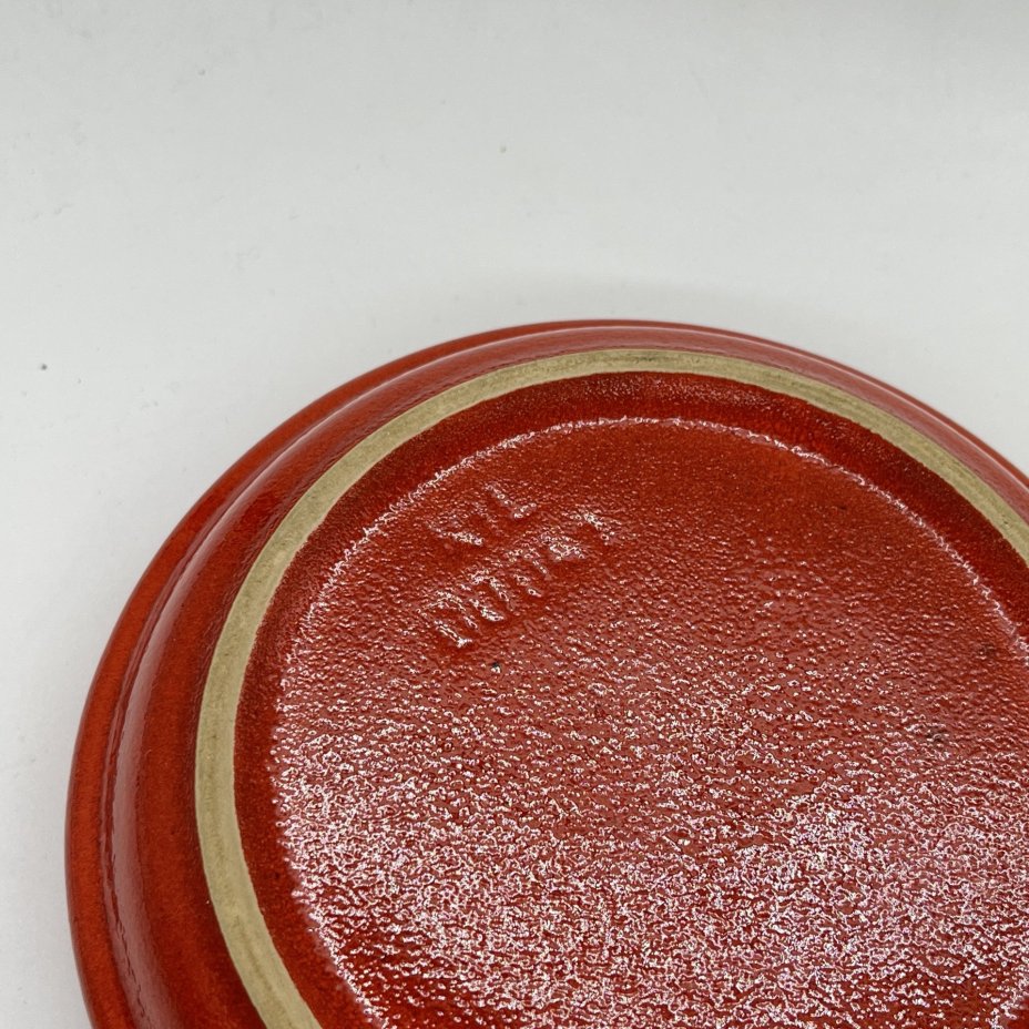 Сервировочная тарелка с ручкой красного оттенка, Kil