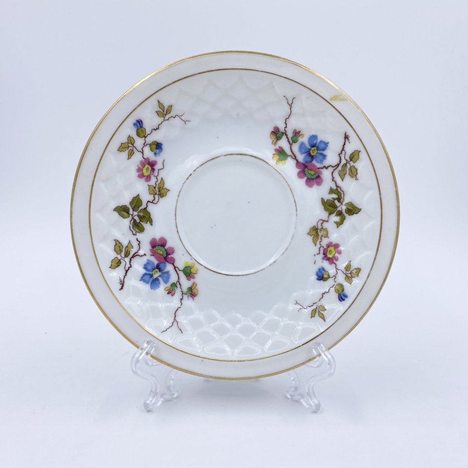 Блюдце, украшенное флористическим орнаментом, Limoges Unique
