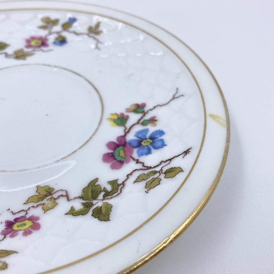 Блюдце, украшенное флористическим орнаментом, Limoges Unique