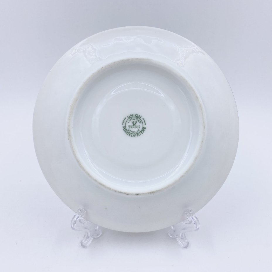 Блюдце, украшенное флористическим орнаментом, Limoges Unique