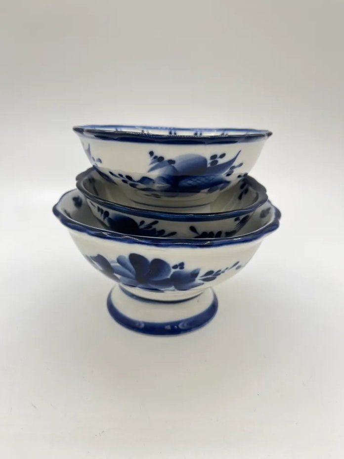 Набор из 3 креманок разного размера с расписным цветочным декором, Гжель