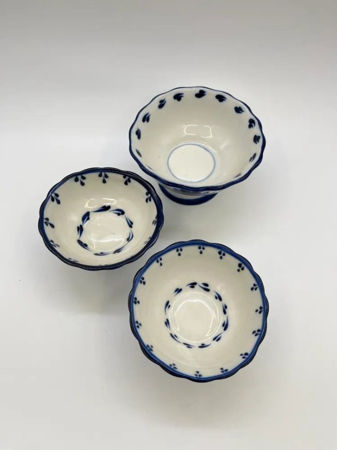 Набор из 3 креманок разного размера с расписным цветочным декором, Гжель