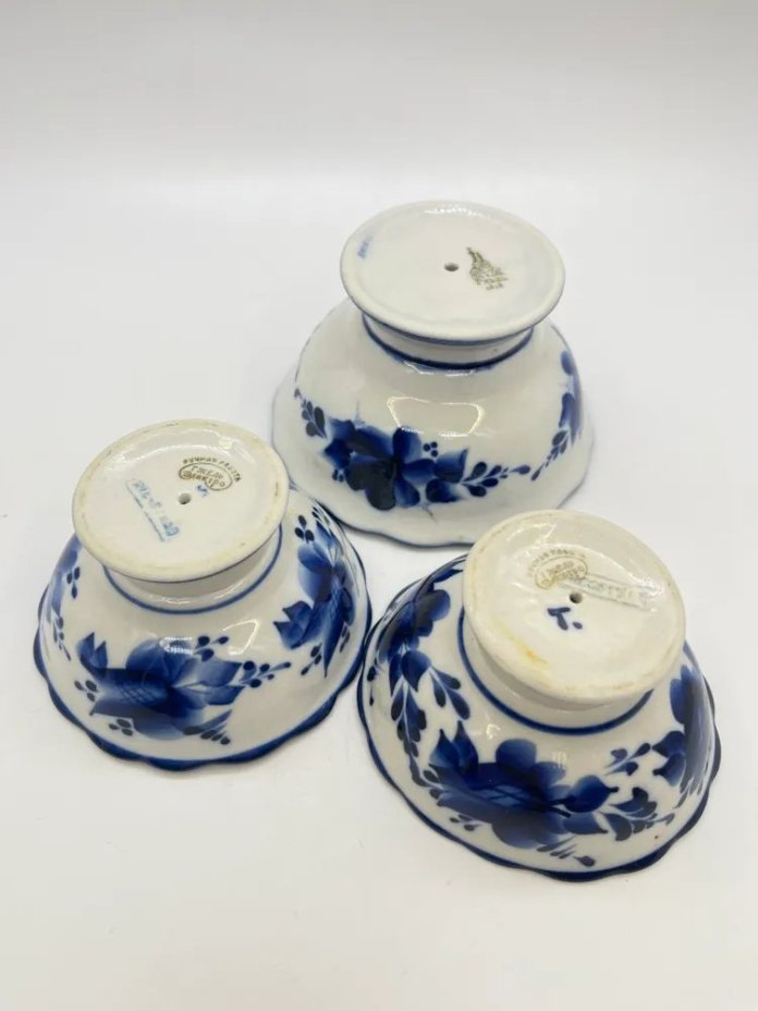 Набор из 3 креманок разного размера с расписным цветочным декором, Гжель