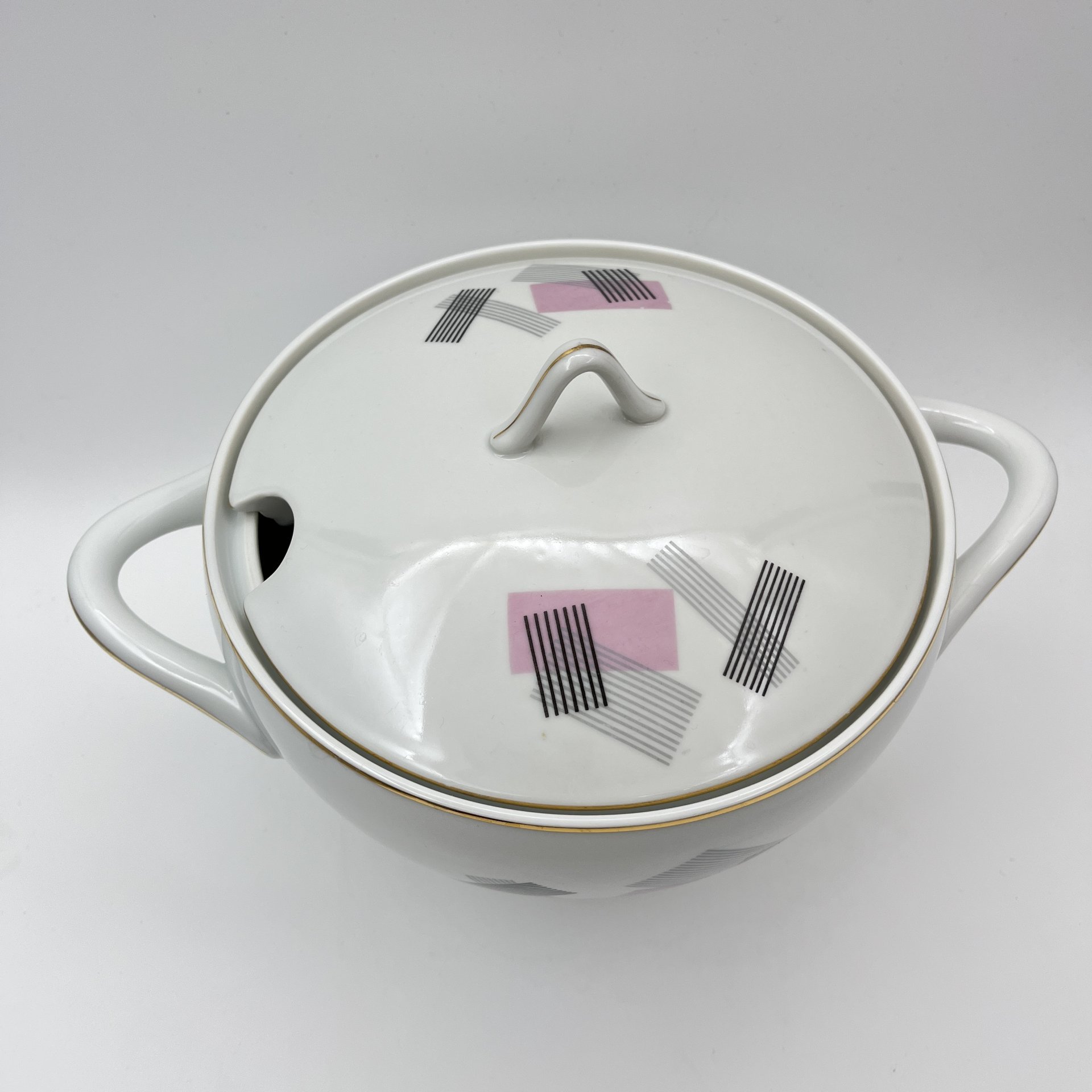 Супница с геометрическим декором, Cornelia Loucky Carlsbad