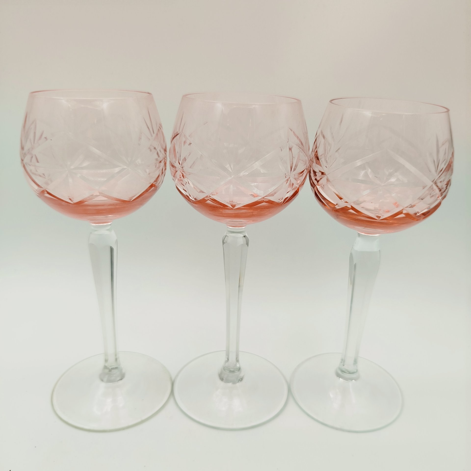 Набор из 3 бокалов розового цвета со звездчатым декором, хрусталь, алмазная грань, Германия, 1960-1990 гг.