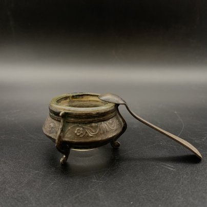 Солонка со стеклянной вставкой, мельхиор (медь-никель), стекло, Мстерская художественная фабрика  «Ювелир», СССР, 1960-1980 гг.