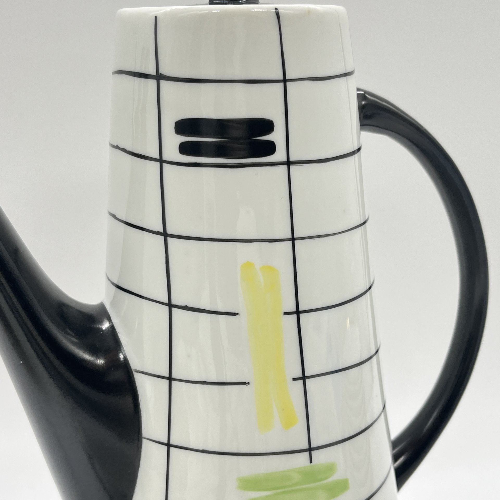 Кофейник и две чашки с геометрическим декором, автор Данута Душняк, фарфор, роспись, Chodziez, Польша, 1964-1980 гг.