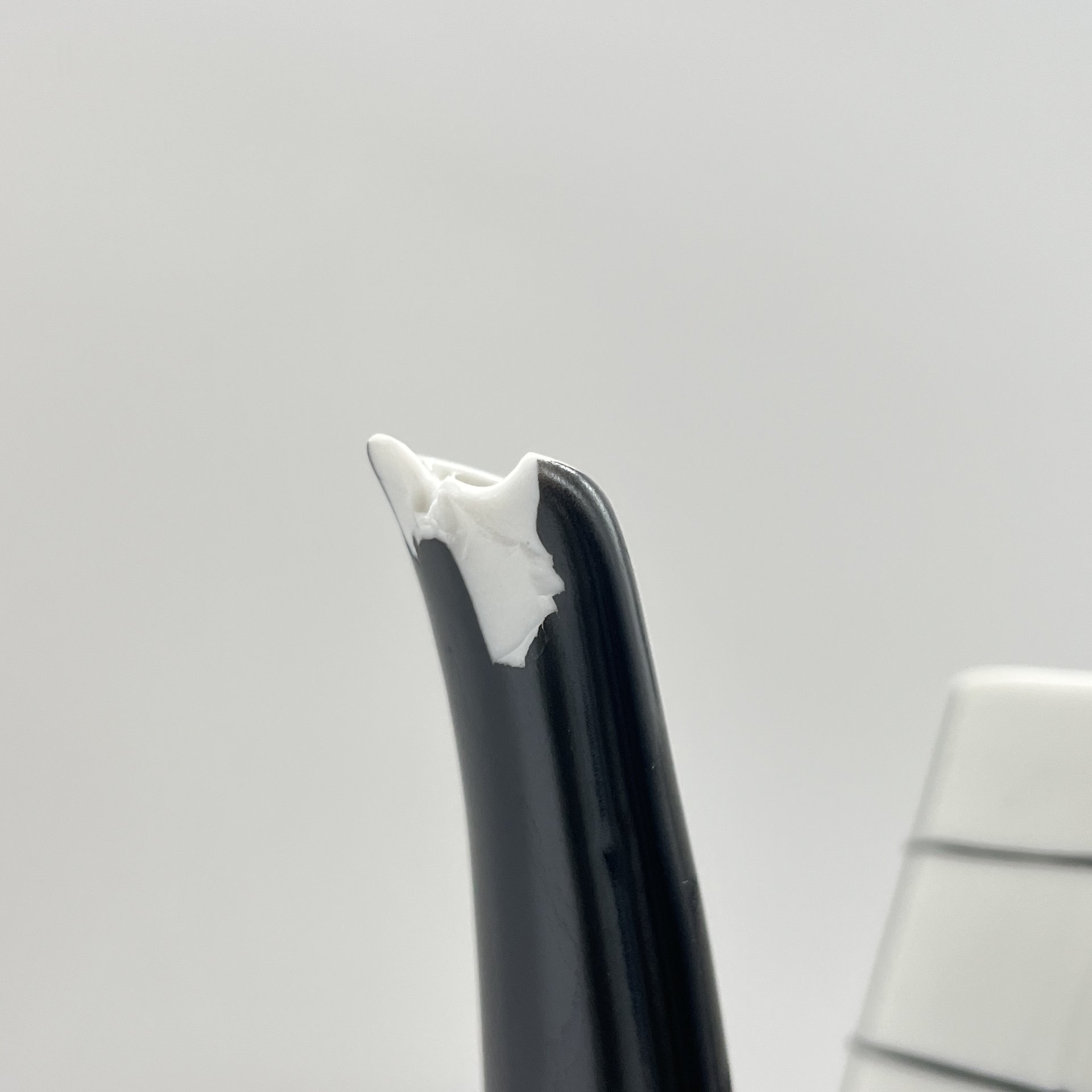 Кофейник и две чашки с геометрическим декором, автор Данута Душняк, фарфор, роспись, Chodziez, Польша, 1964-1980 гг.