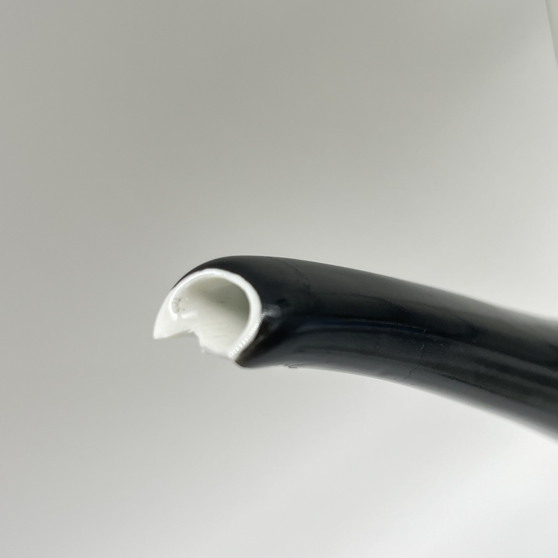 Кофейник и две чашки с геометрическим декором, автор Данута Душняк, фарфор, роспись, Chodziez, Польша, 1964-1980 гг.