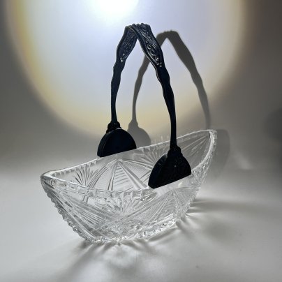 Салатник-ладья с металлической ручкой