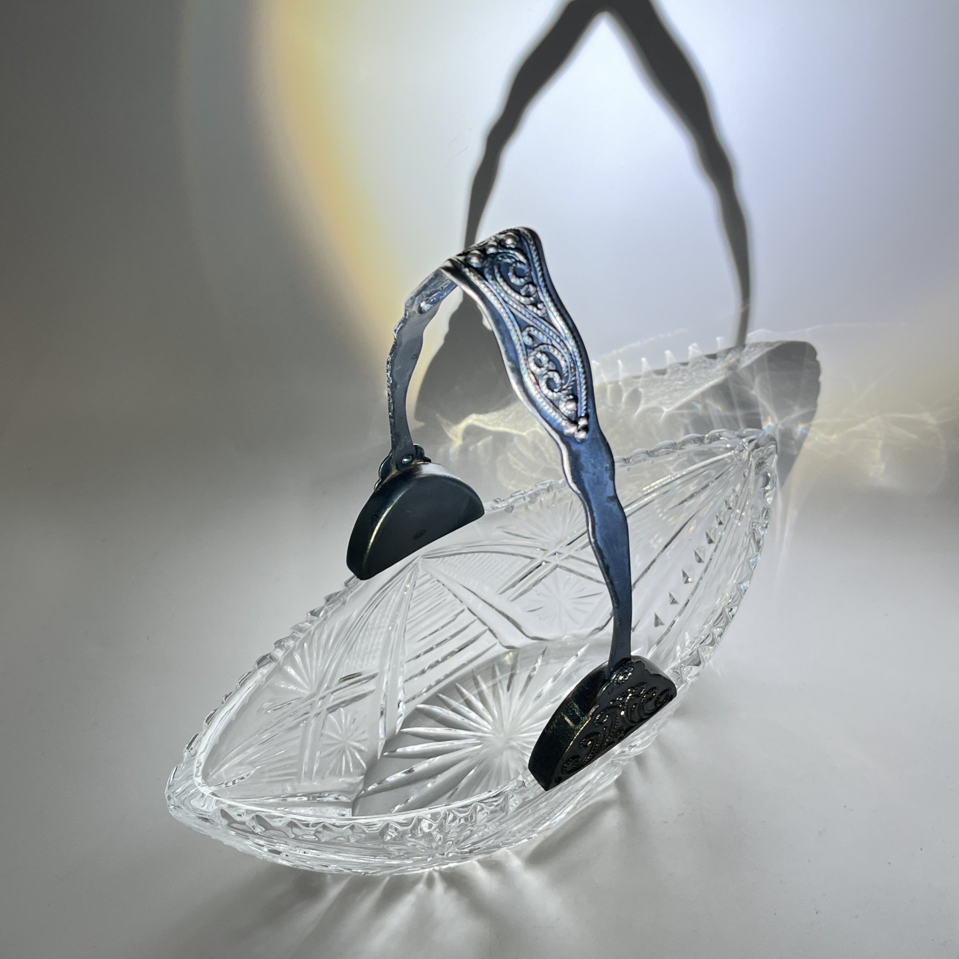 Салатник-ладья с металлической ручкой