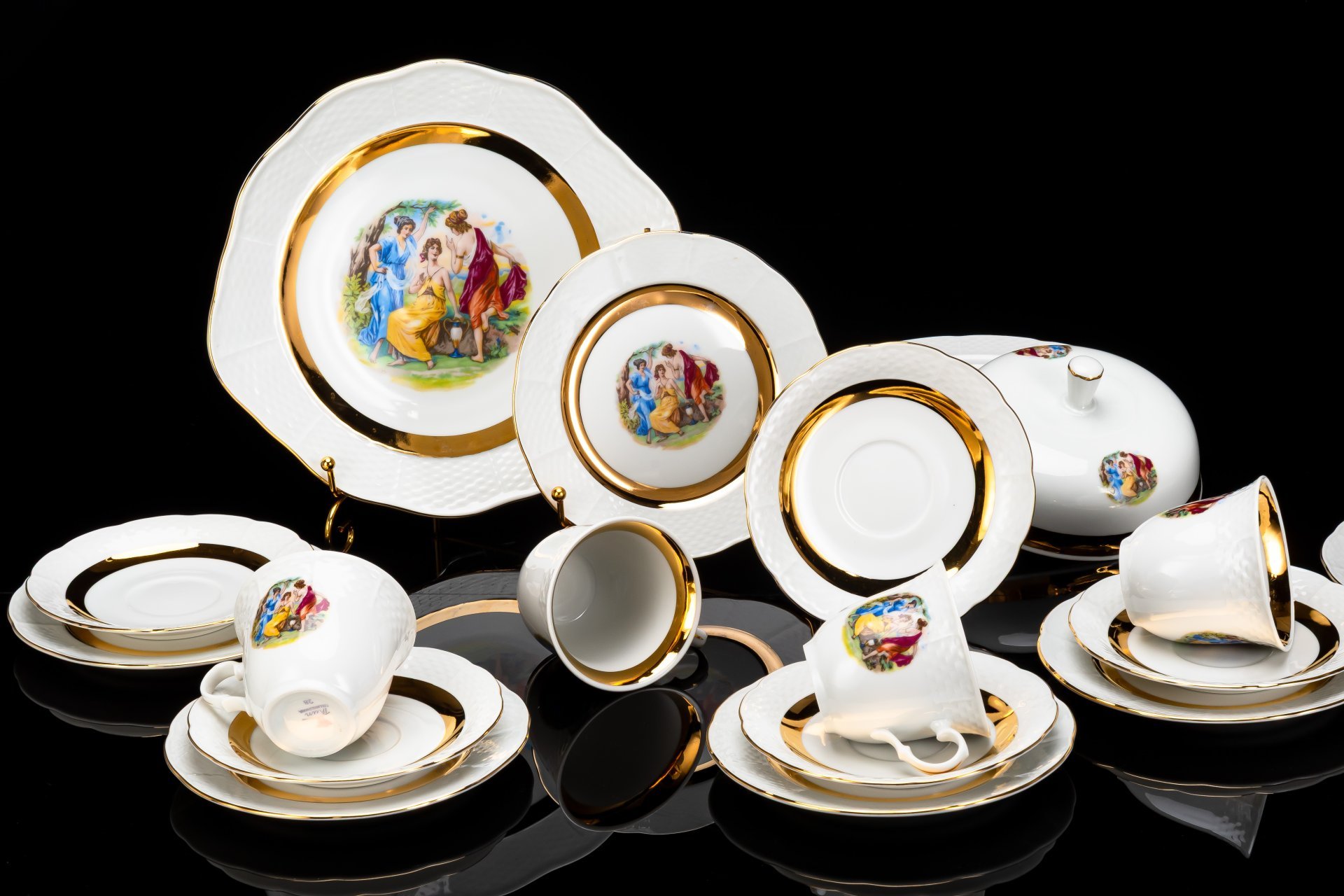 Набор чайный "Мадонна" на 5 персон (19 предметов), фарфор, деколь, золочение, Thun (Тун), Чехословакия, 1970-1990 гг.