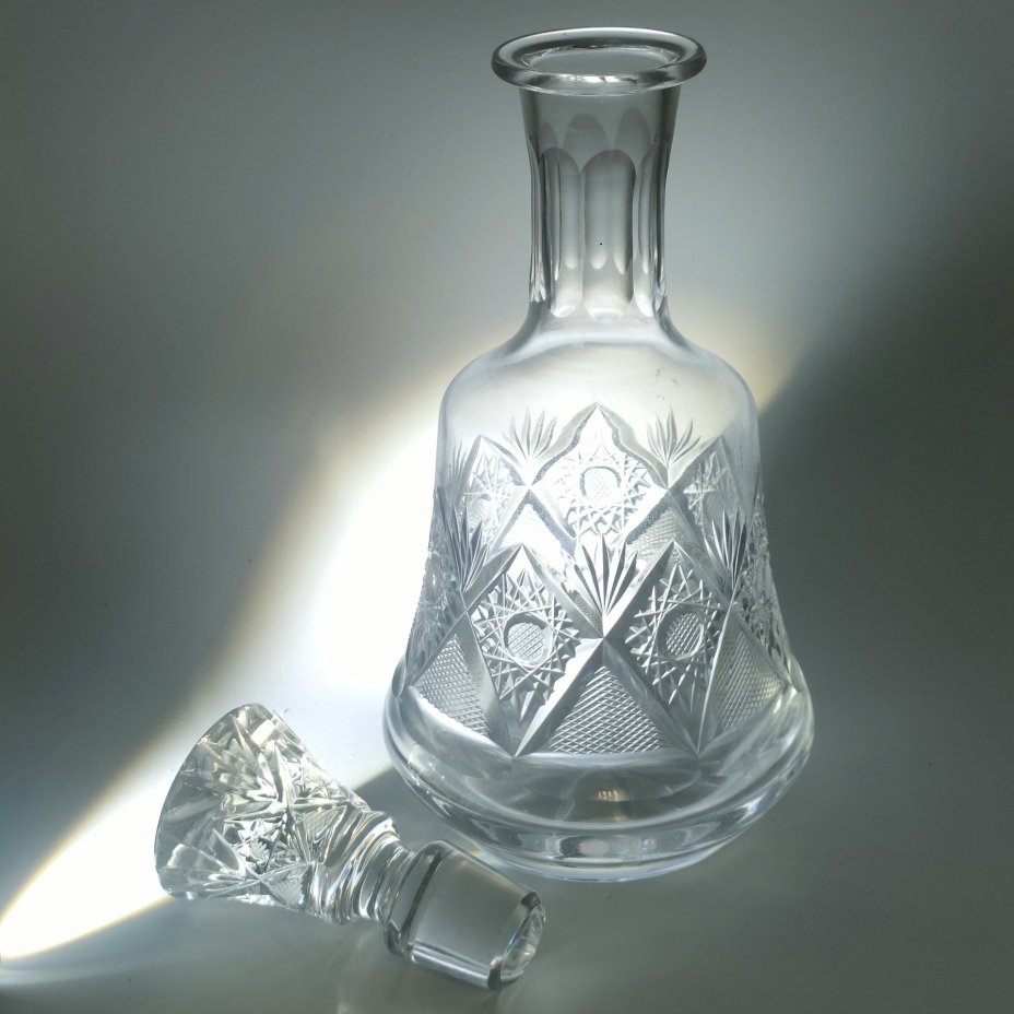Графин (штоф) с резным геометрическим декором для подачи крепких напитков, хрусталь, алмазная грань, Западная Европа, 1970-1990 гг.