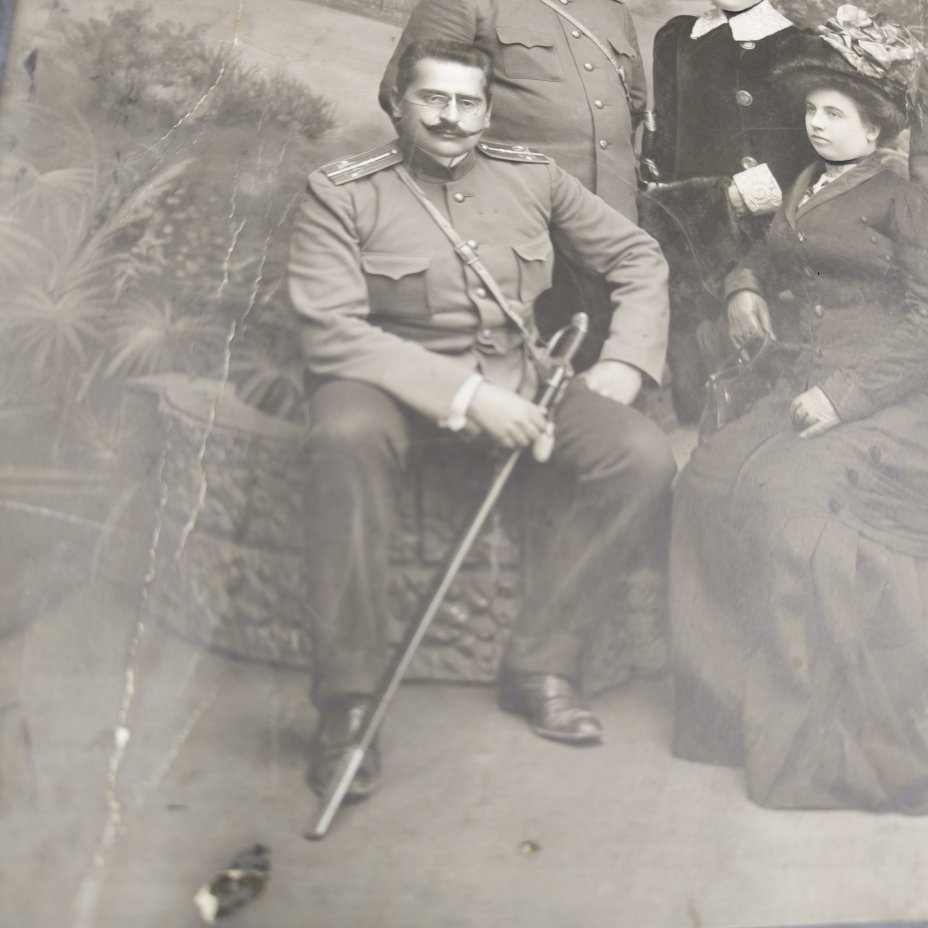 Фотопортрет групповой с изображением военных с женами (имена не установлены), бумага, фотопечать, Российская империя, 1900-1917 гг.
