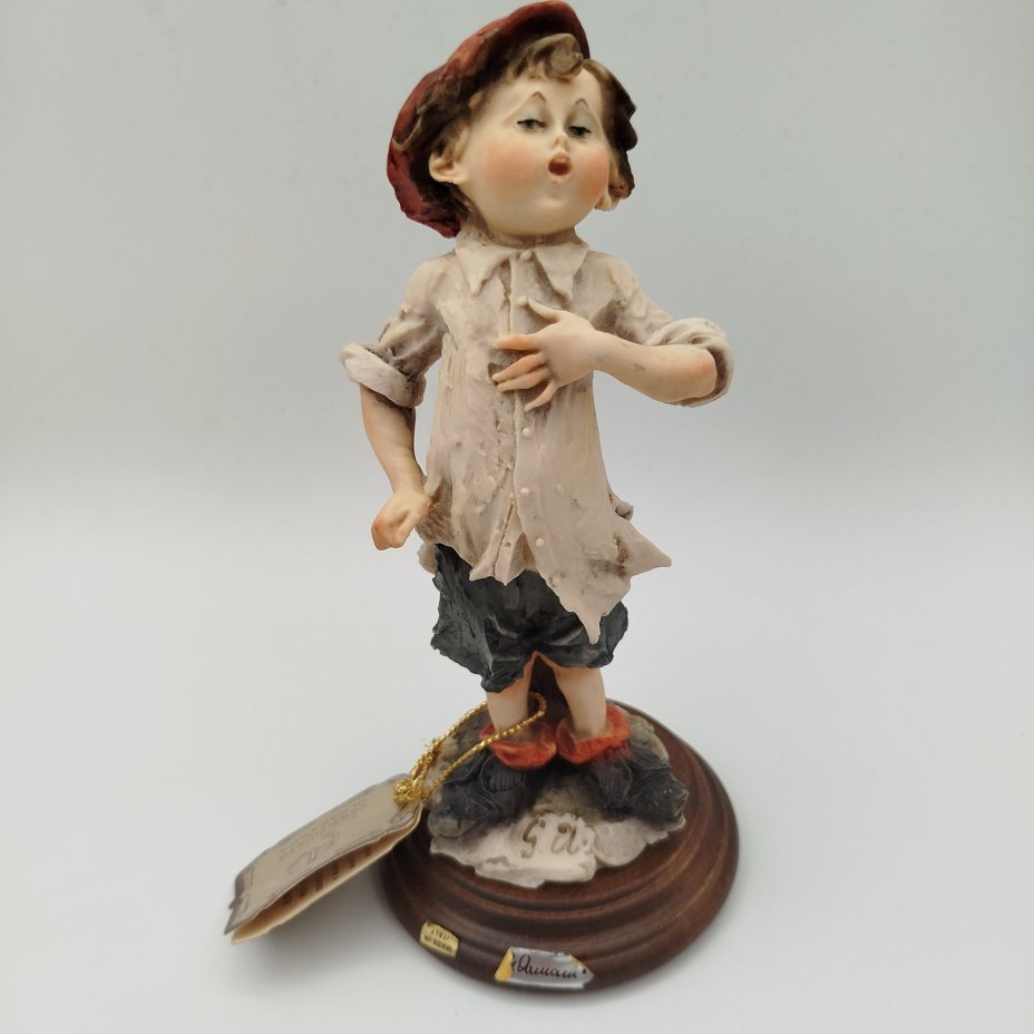 Статуэтка "Певец" в стиле Capodimonte, скульптор Giuseppe Armani (Джузеппе Армани), композитный материал, дерево, роспись, Италия, 1980-1990 гг.