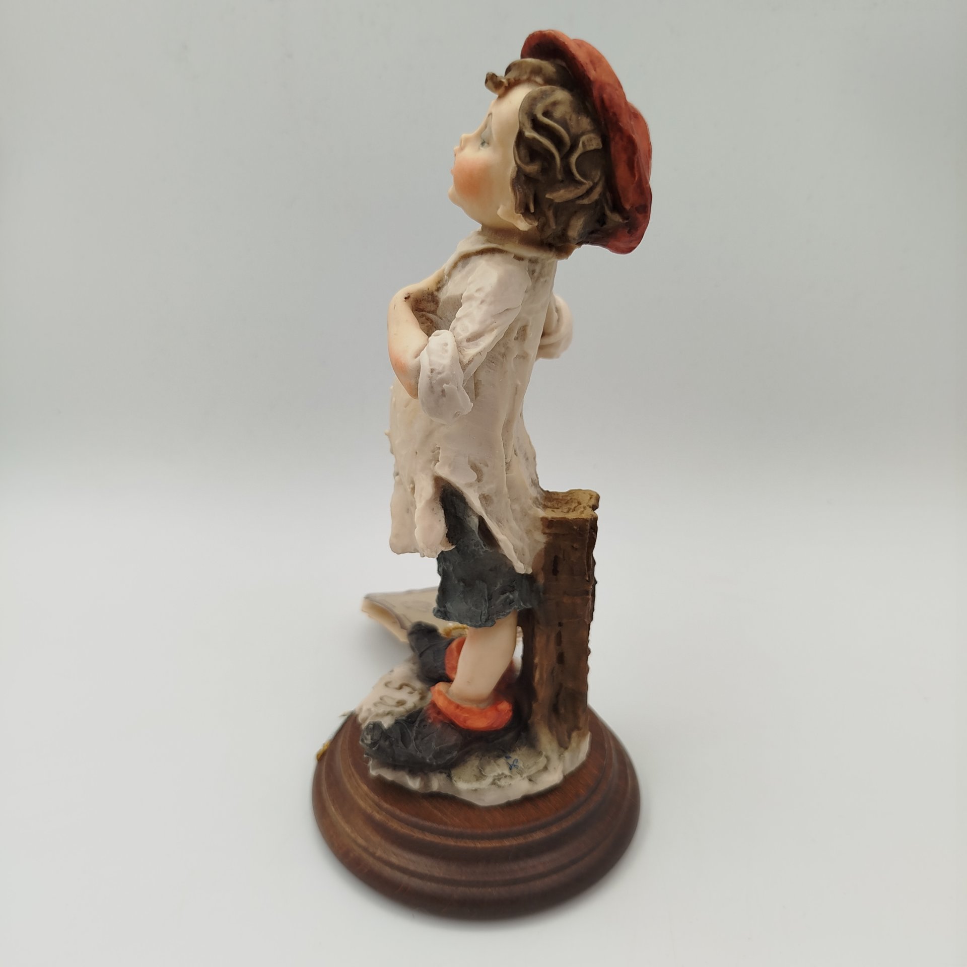 Статуэтка "Певец" в стиле Capodimonte, скульптор Giuseppe Armani (Джузеппе Армани), композитный материал, дерево, роспись, Италия, 1980-1990 гг.