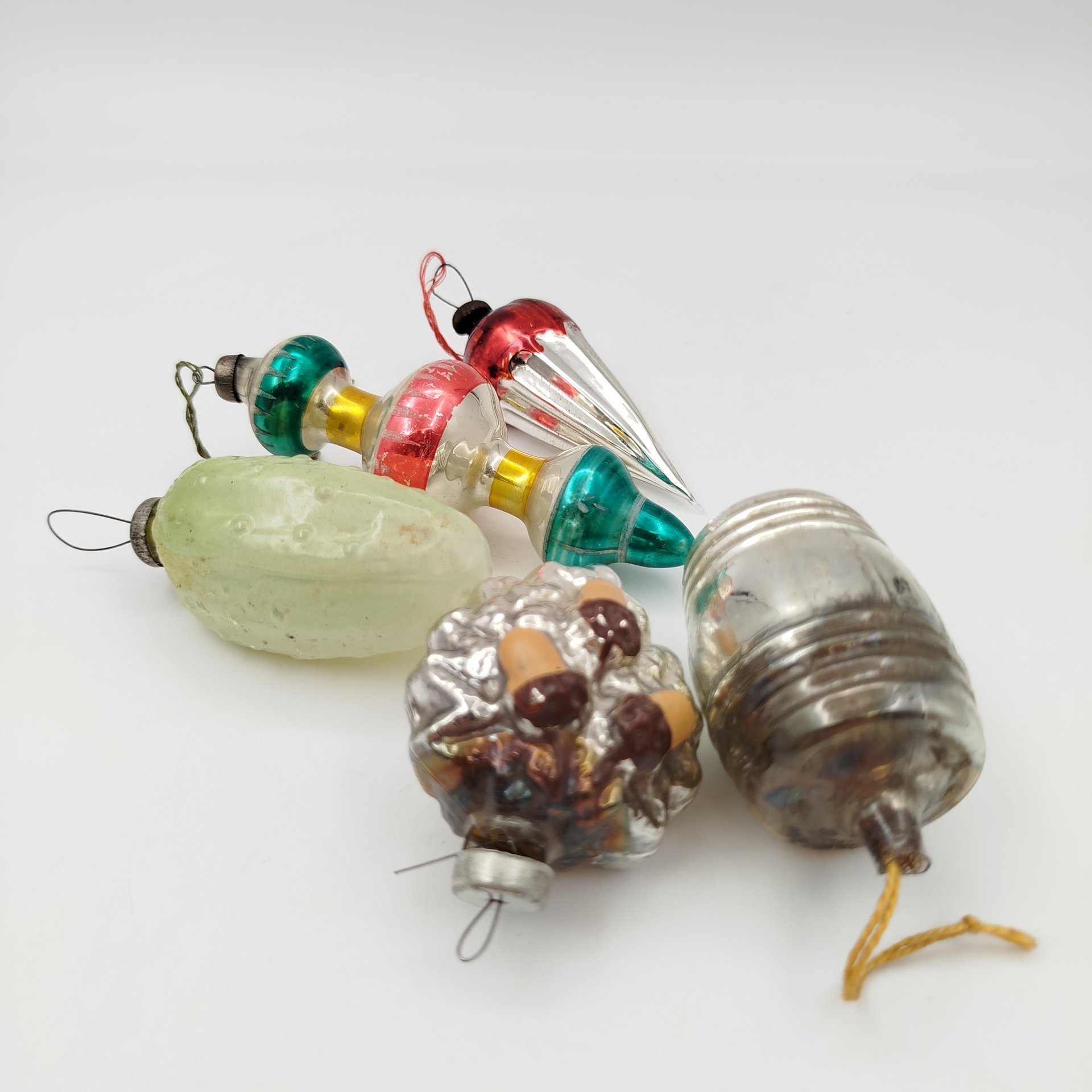 Набор из пяти подвесных ёлочных игрушек (в подборе)