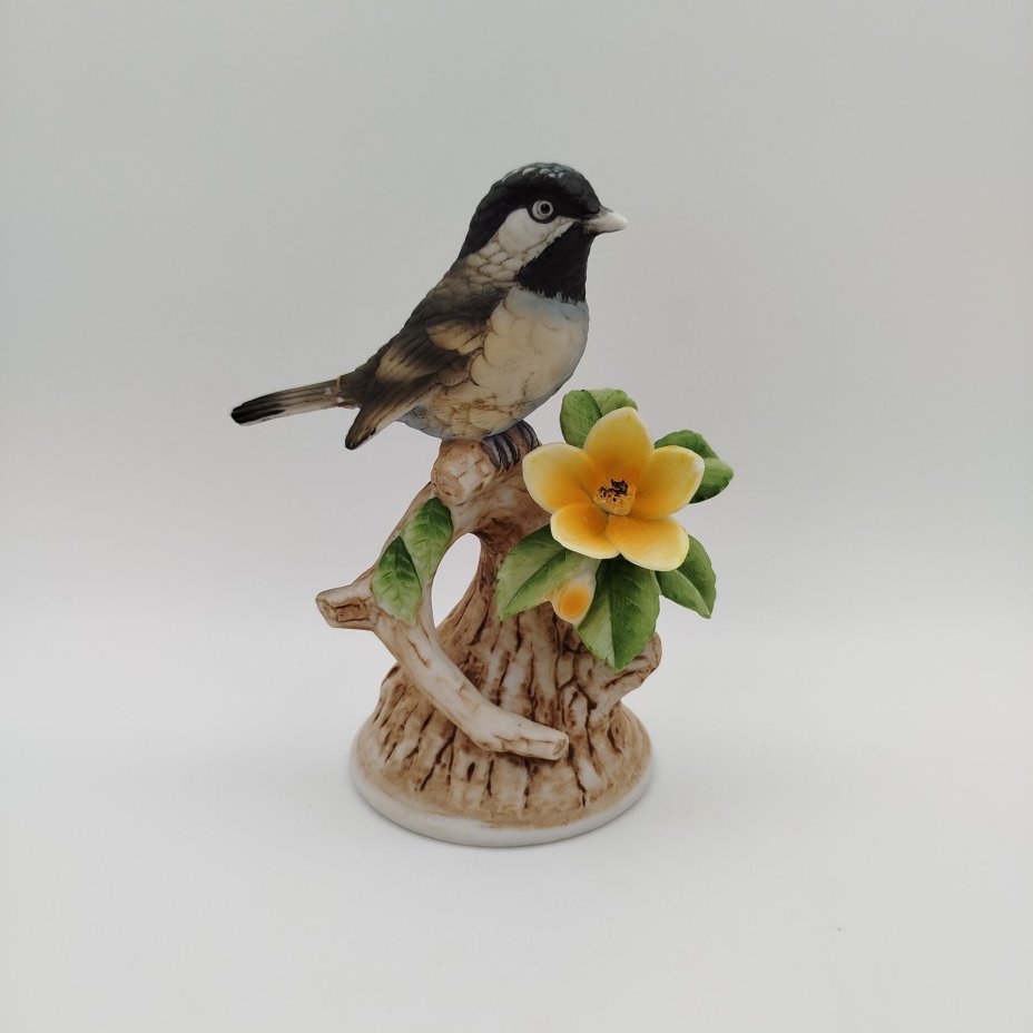 Статуэтка "Черношапочная гаичка на ветке" ("Black-capped Chickadee"), by Andrea, бисквит, роспись