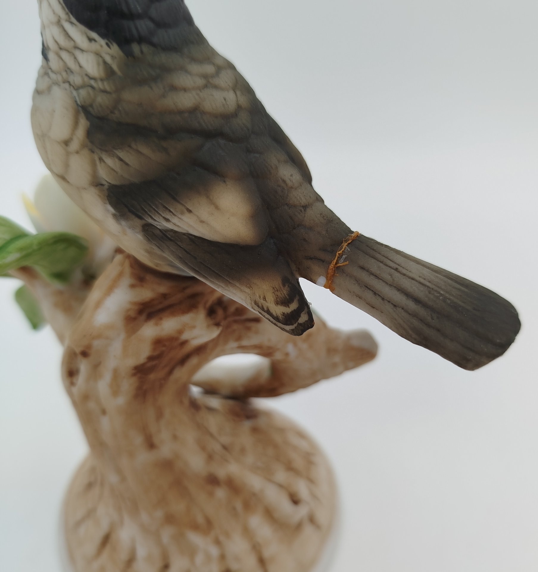 Статуэтка "Черношапочная гаичка на ветке" ("Black-capped Chickadee"), by Andrea, бисквит, роспись