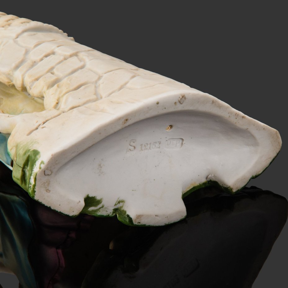 Статуэтка (салфетница) "Сборщица винограда"