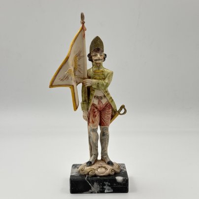Статуэтка "Знаменоносец"