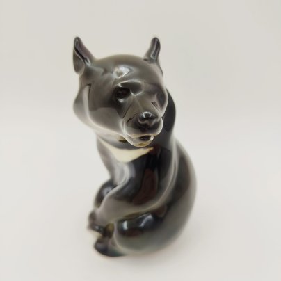 Статуэтка "Медведь гималайский", скульптор П.П. Веселов, фарфор, аэрография, Ленинградский фарфоровый завод (ЛФЗ), СССР, 1960-1990 гг.