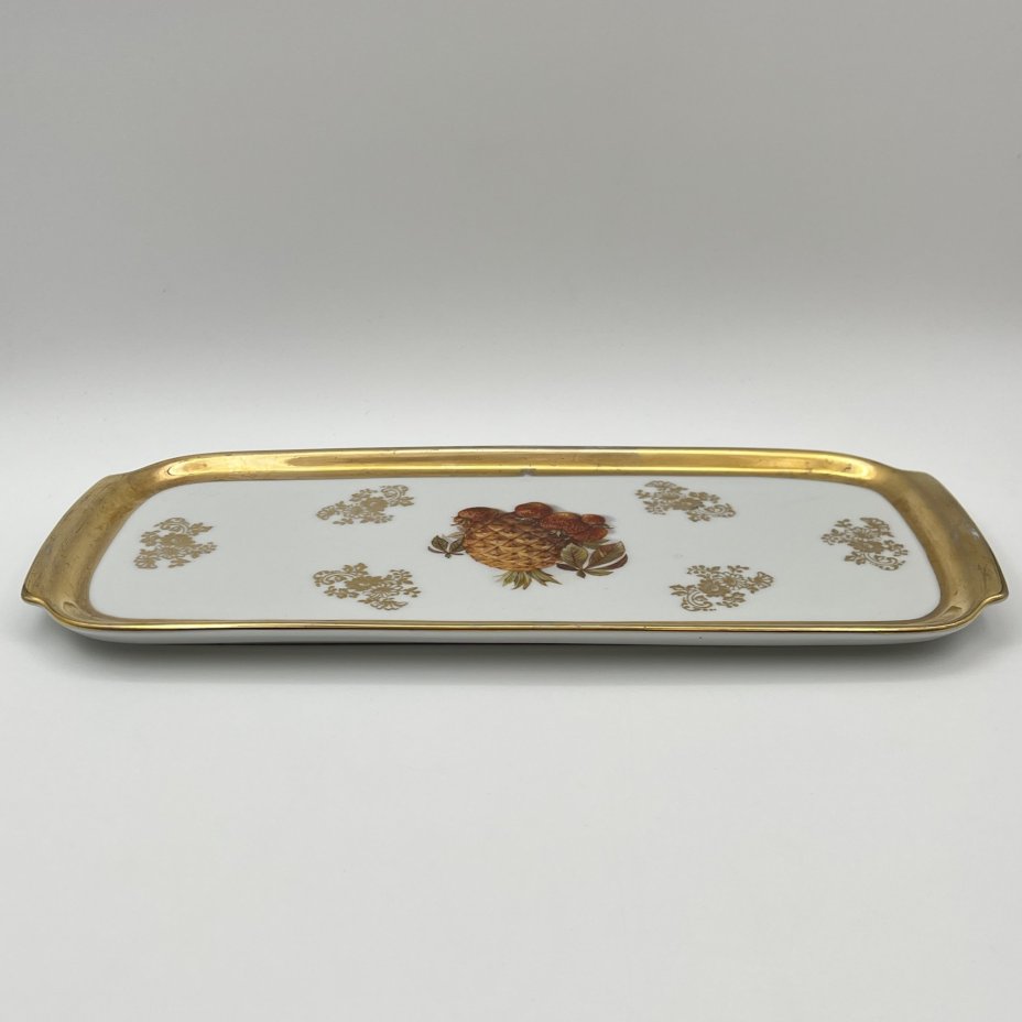 Блюдо вытянутой формы (рулетница), украшенная изображением фруктов, Leni or Erich Parbus