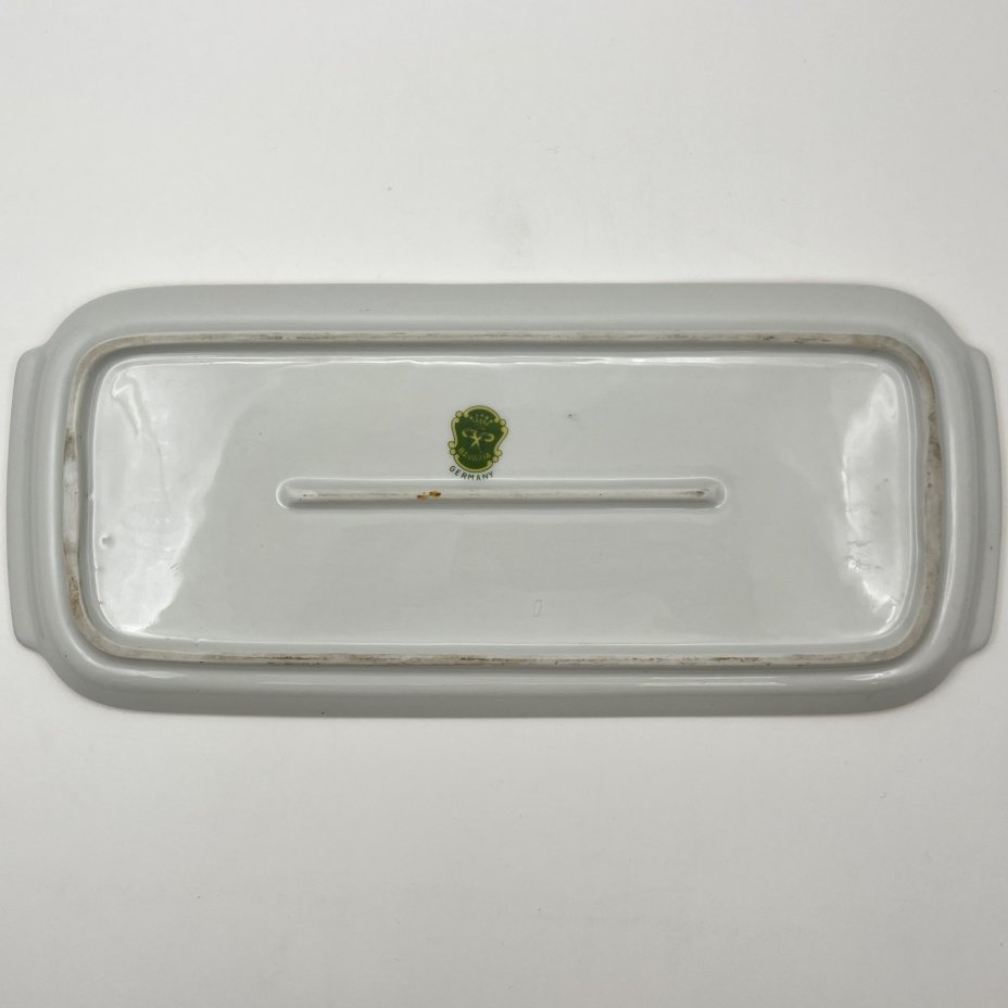 Блюдо вытянутой формы (рулетница), украшенная изображением фруктов, Leni or Erich Parbus