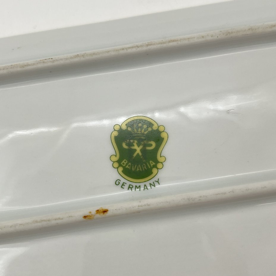 Блюдо вытянутой формы (рулетница), украшенная изображением фруктов, Leni or Erich Parbus