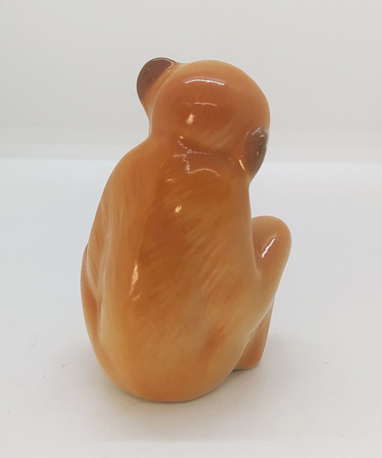 Статуэтка "Обезьянка с мячом", Ленинградский фарфоровый завод (ЛФЗ)