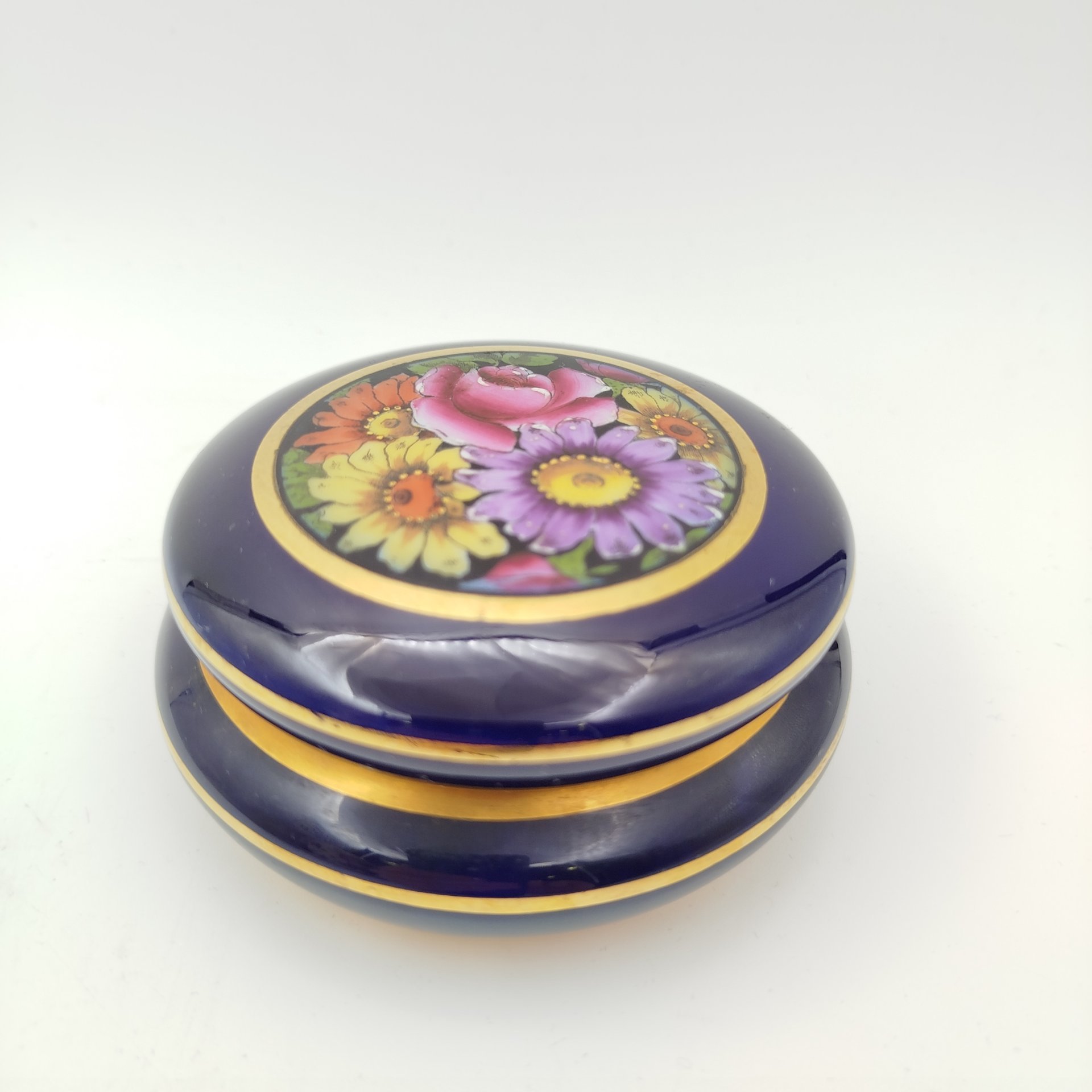 Шкатулка кобальтового цвета, украшенная изображением цветов, фарфор, роспись, золочение, Lichte Porzellan (Лихте), Германия, 1954-1972 гг.