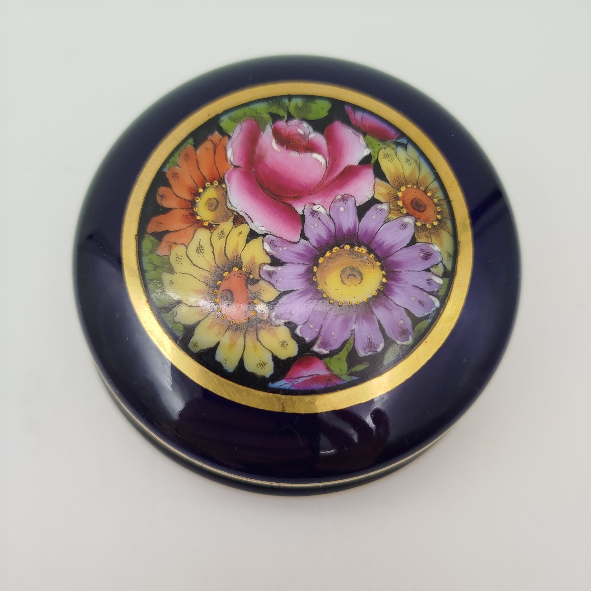 Шкатулка кобальтового цвета, украшенная изображением цветов, фарфор, роспись, золочение, Lichte Porzellan (Лихте), Германия, 1954-1972 гг.