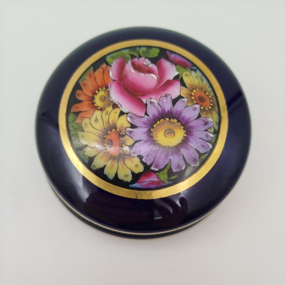 Шкатулка кобальтового цвета, украшенная изображением цветов, фарфор, роспись, золочение, Lichte Porzellan (Лихте), Германия, 1954-1972 гг.