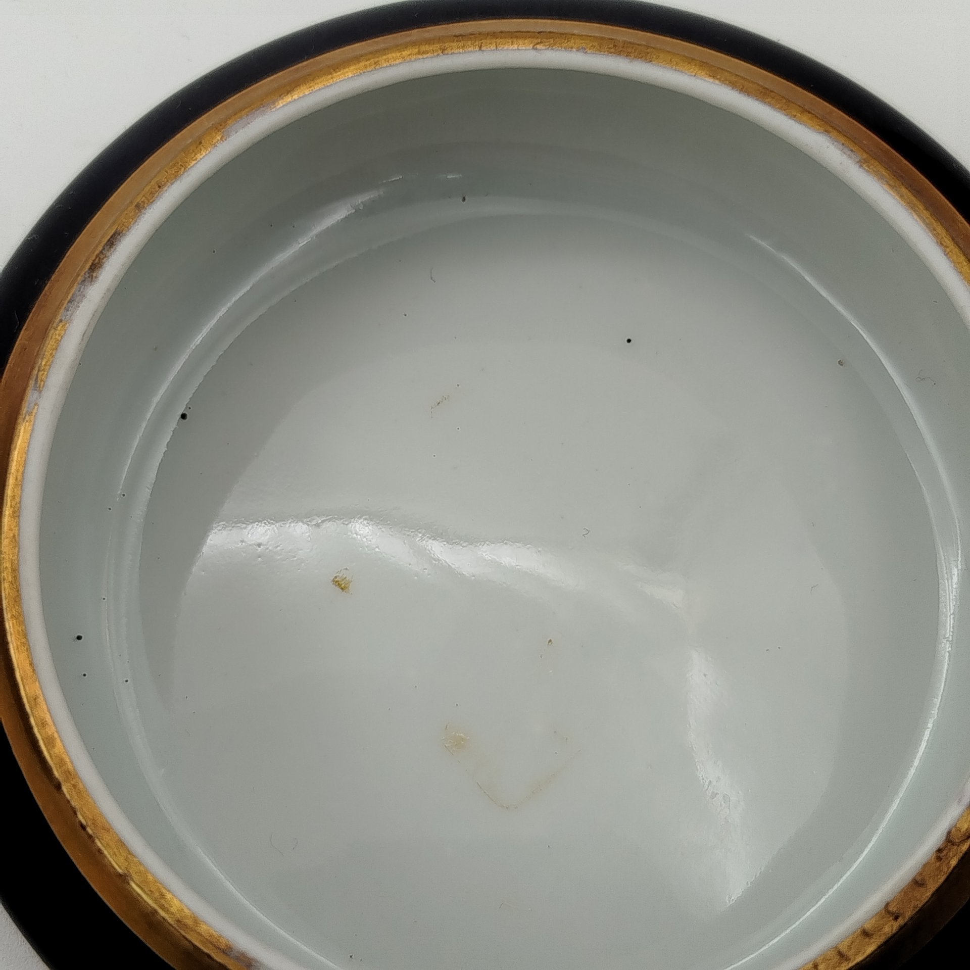 Шкатулка кобальтового цвета, украшенная изображением цветов, фарфор, роспись, золочение, Lichte Porzellan (Лихте), Германия, 1954-1972 гг.