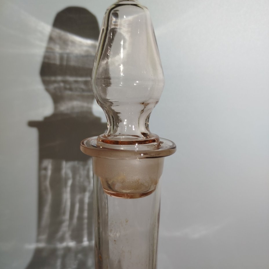 Штоф розоватого оттенка с геометрическим декором