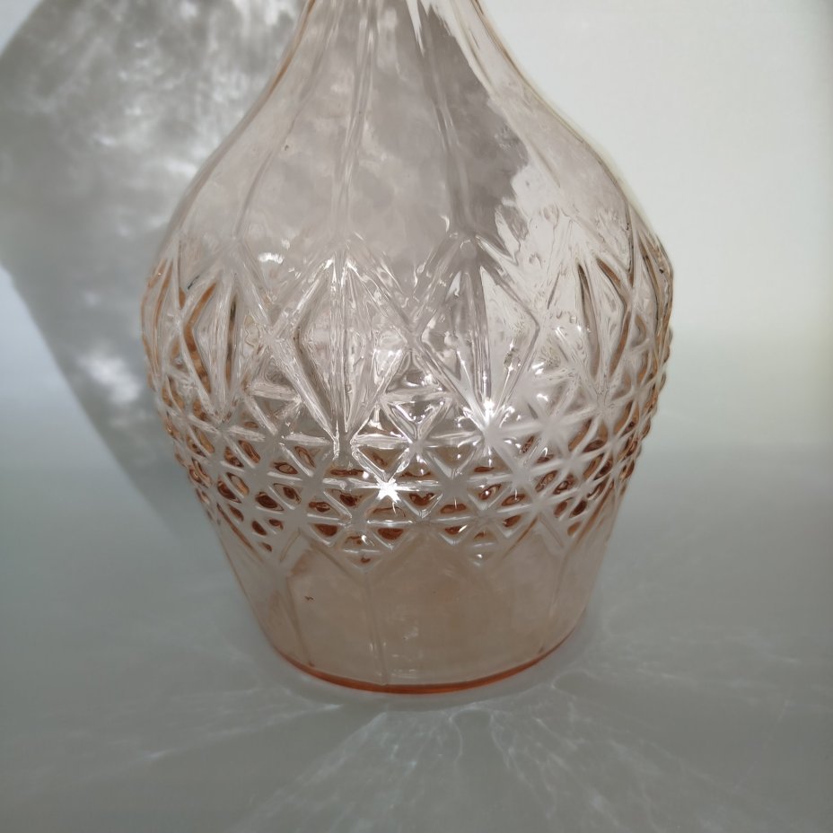 Штоф розоватого оттенка с геометрическим декором