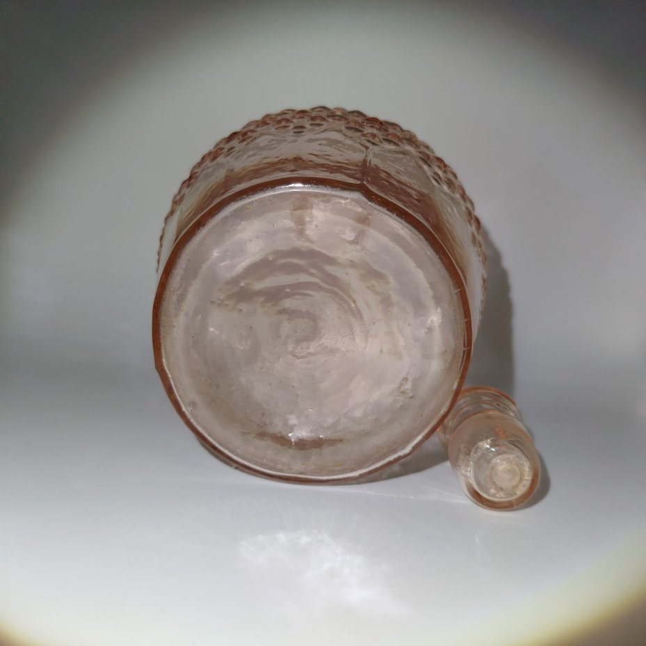 Штоф розоватого оттенка с геометрическим декором