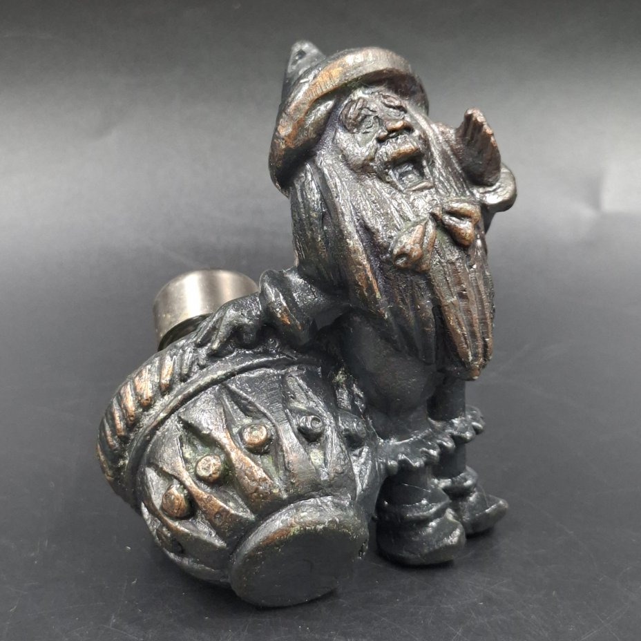 Солонка "Гном с корзиной"