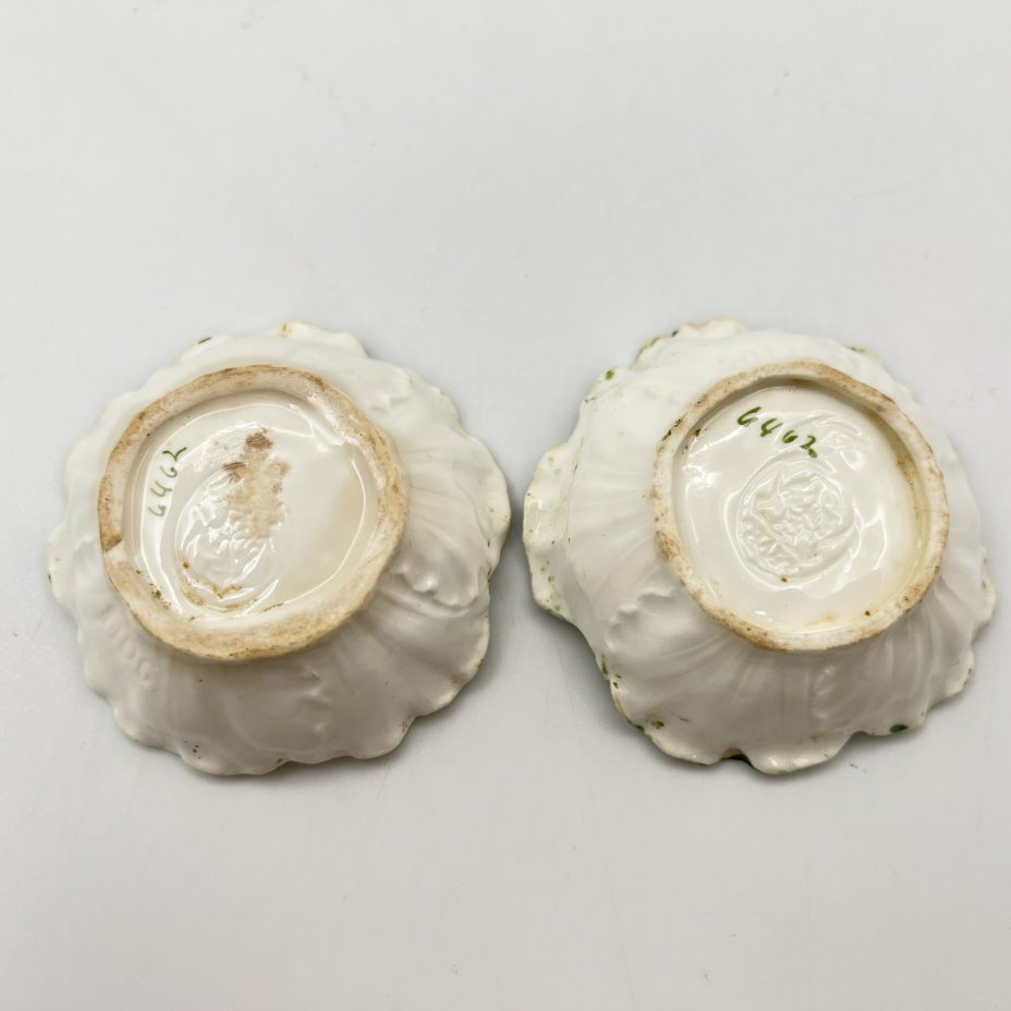 Пара розеток в форме капустных листов, "Max Roesler"