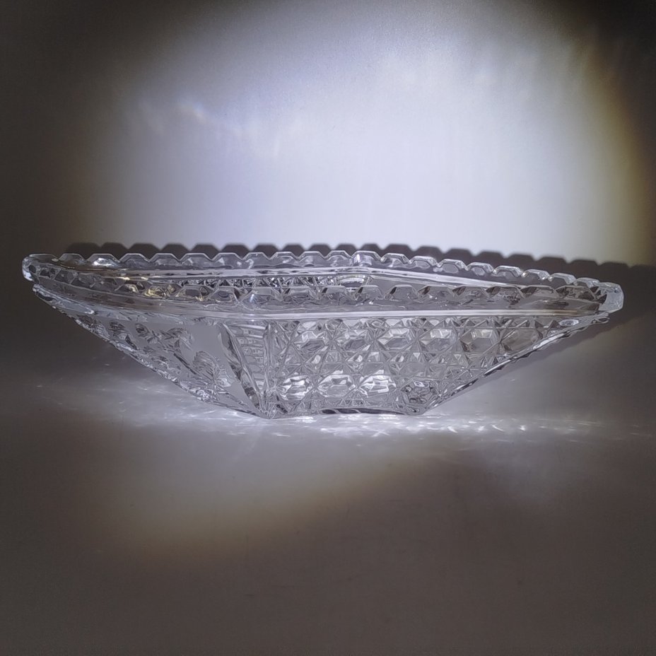 Салатник ромбовидной формы с ягодным декором