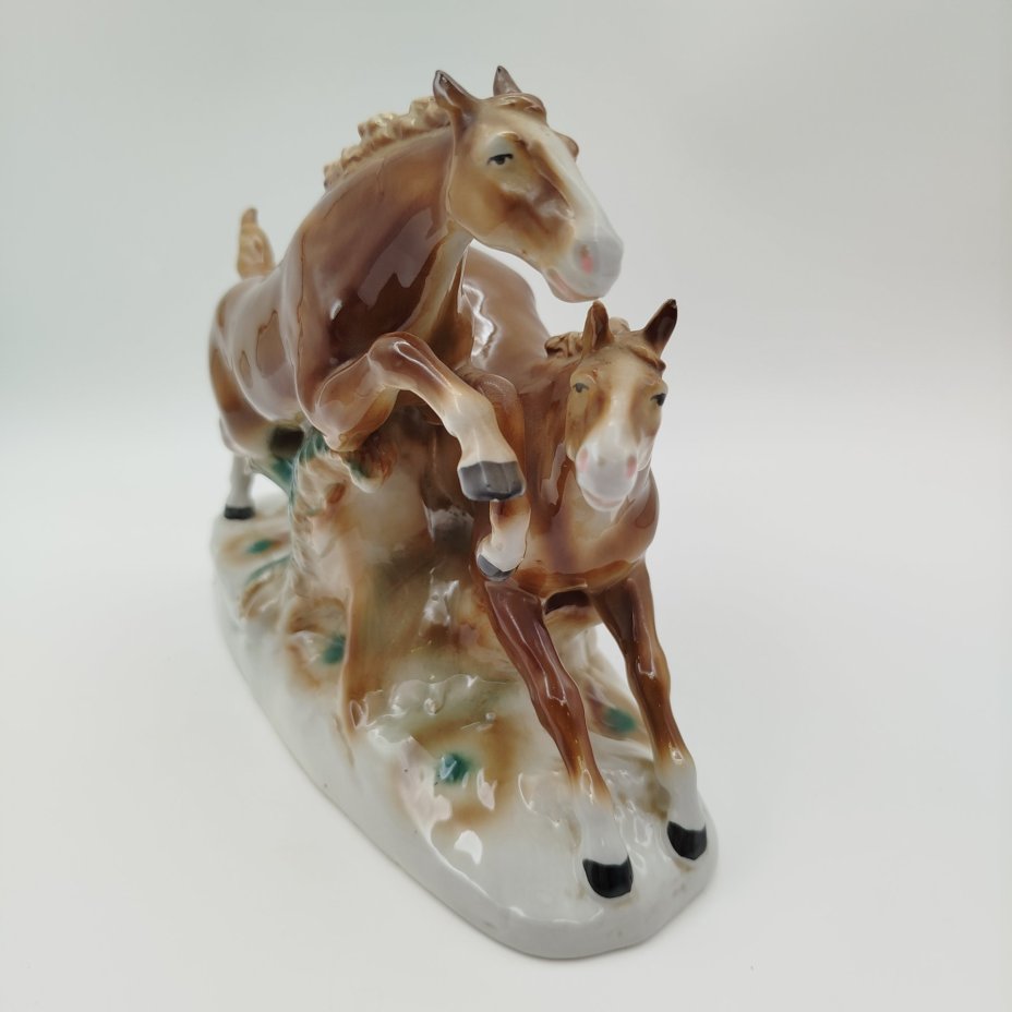 Статуэтка "Бегущие лошади", фарфор, роспись, Carl Scheidig, Gräfenthal, ГДР, 1972-1990 гг.