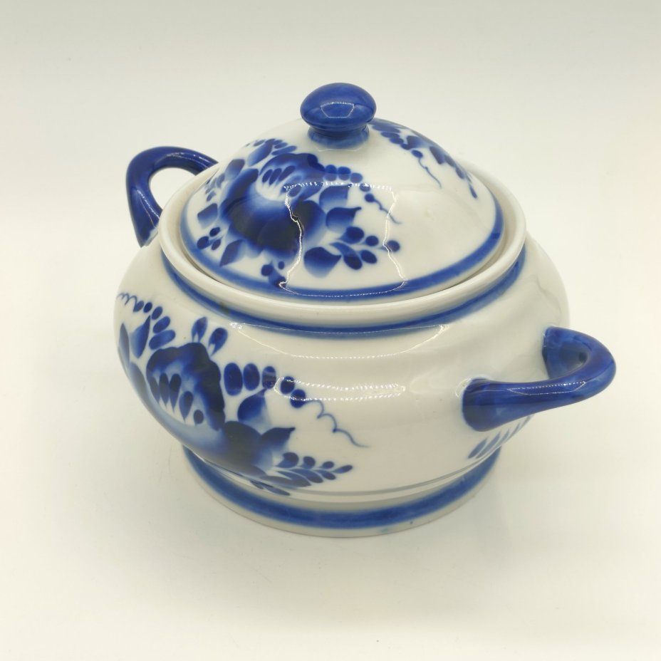 Сахарница (ёмкость для хранения) с цветочным декором, фарфор, роспись, Гжельский фарфоровый завод, Россия, 1990-2015 гг.