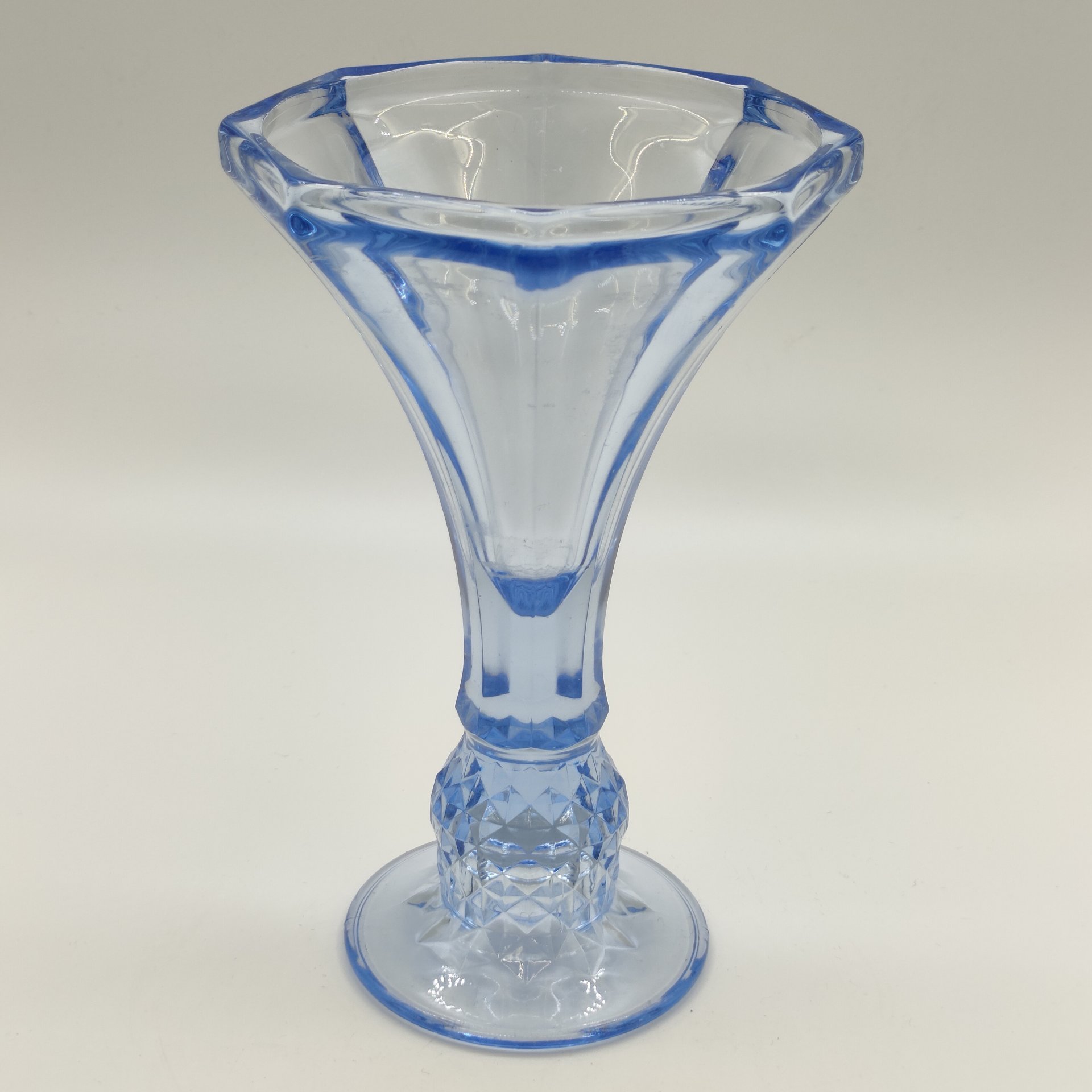 Ваза (подсвечник) синего оттенка на ножке с рельефным декором, цветное стекло, пресс, Восточная Европа, 1960-1980 гг.
